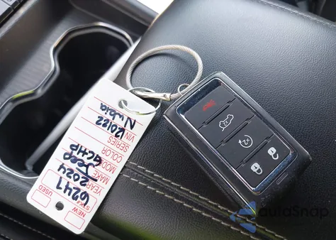 2024 Jeep Grand Cherokee 4Xe z USA, uszkodzony, nr VIN 1C4RJYB69RC120122